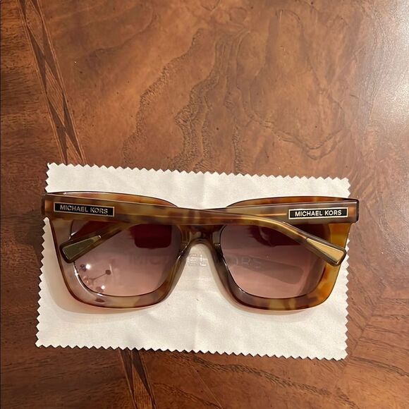Michael Kors Brown Tortoise Sunglasses with Cream Case main image 4